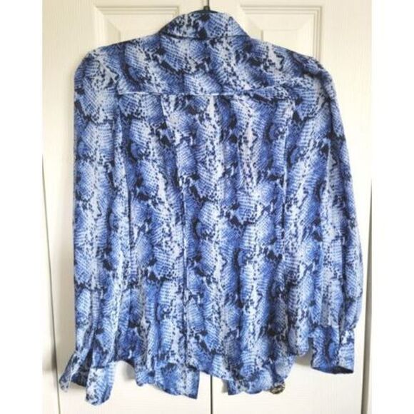 White House Black Market 2 Silk Blue Animal Print Blouse Size 2 Button Front - Picture 2 of 5